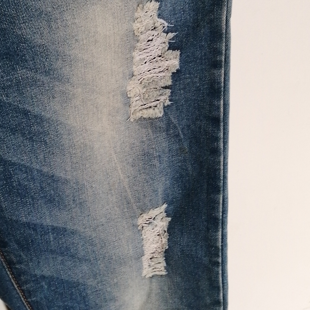 Distressed jeans - Picture 3 of 5